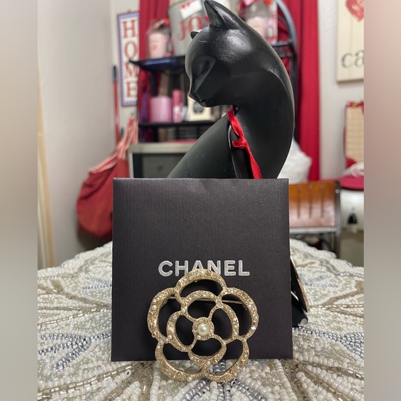 Chanel Brooch Camellia  Pearl Rhinestone Gold - Picture 7 of 17